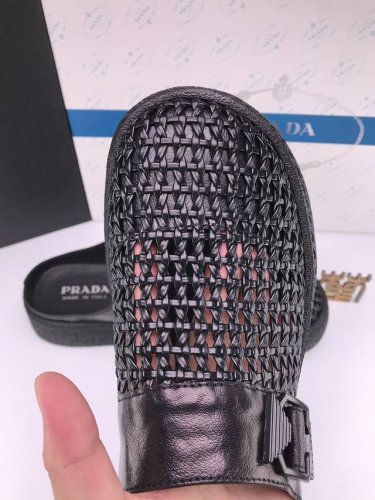 prad* 编织牛皮 软底软面 高档凉拖 进口编织牛皮 皮纹质感一流 皮质柔软韧性好 舒适度极佳 色泽自然亮泽 质感强档次高 好品质功能底 超轻超软完美贴合脚掌