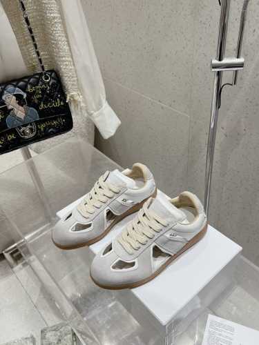 情侣款 MaisonMargiela MM6 马吉拉 情侣款针织连袜漏孔德训鞋 休闲运动鞋 原版购入开发 做货 鬼才设计师品牌，一个轻奢品牌 这一款德国训练鞋延
