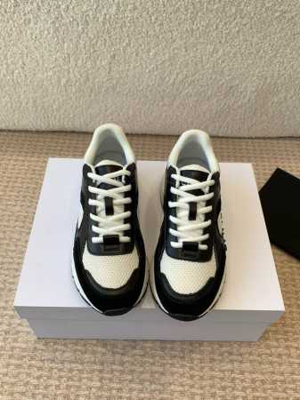 CELINE思琳赛琳CELINE RUNNER CR-03运动鞋 鞋舌和鞋后帮饰有CELINE标志运动鞋侧面凹印CR-03字样鞋后帮和侧面压印CELINE标志厚 - 点击图像关闭