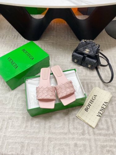 出厂 Bv parco 女士穆勒拖鞋 系列 15 毫米级 编织单鞋 真皮手工编织 简约一块皮15毫米抽条 手工编织而成 高档舒适 面料选用优质小牛皮 垫脚羊皮内