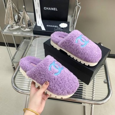 出厂价 CHANE*小香 24 新款毛毛拖鞋真的太可爱啦 柔软蓬松的毛毛 舒服暖脚！ 秋冬搭配子休闲又慵懒 上脚真的好看又时髦！美腻美爆了！ 进口羊毛 手感细腻