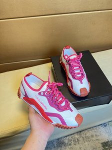 独家首发 杜嘉班纳 独特现代风运动鞋。专柜代购休闲 意大利进口原版皮， 猪里 拒绝脱色磨脚 鞋底：原厂特供原版底，超酷 系带走路都带风风格设计 原单品质全真皮制