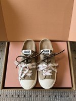 顶级品质 Miumi* 25Ss 复古风饼干鞋休闲帆布鞋双鞋带布鞋 颜值担当火爆双鞋带布鞋 不得不入的一款～简约高级 随意搭配上脚非常舒适，年度必入款！春夏最新