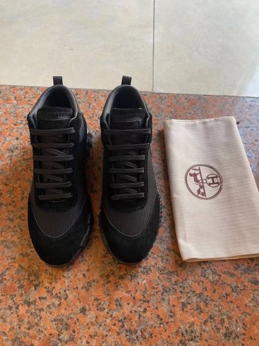 h高端精品，秋冬高帮男士休闲运动鞋，进口舒适透气面料打造，内里鞋垫进口小羊皮，柔软舒适，Tpu大底，精品级别，值得入手！ Size：38-45