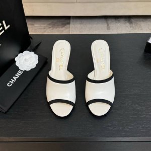 chane* ｜小香25Ss春夏新品 性感珍珠跟高跟单鞋 很经典百搭的设计 无论什么场合都可以Hold住 任何身高都能驾驭的高度 且不失气场和魅力 特色在于鞋跟