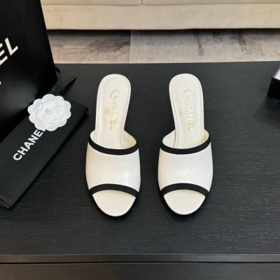 chane* ｜小香25Ss春夏新品 性感珍珠跟高跟单鞋 很经典百搭的设计 无论什么场合都可以Hold住 任何身高都能驾驭的高度 且不失气场和魅力 特色在于鞋跟