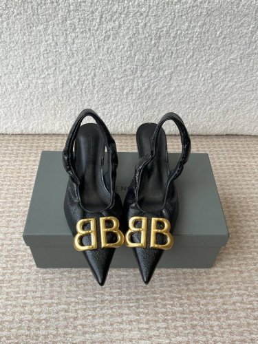 Balenciaga 25S春夏新款 双B 扣尖头 凉鞋 单鞋 高跟鞋 巴黎世家出的高跟鞋都很会拿捏女人心！简直美呆了！ 上脚熠熠生辉！而且也很百搭！今年的新款