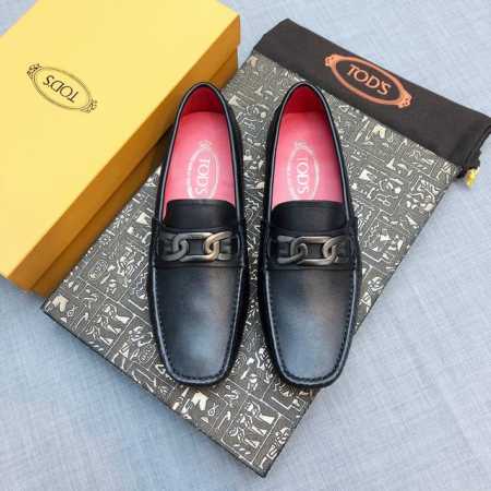 Tods 男士豆豆鞋 专柜同步新款 高端品质 牛皮红色牛里.原版包装。黑色，尺码38-45。 - 点击图像关闭