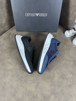 工厂价 阿玛尼 家 主推爆和尚系列男鞋，以经典的设计成为永不落幕的时尚宠儿，经典的休闲造型。鞋面采用 上等牛皮面 品牌专用大底，耐磨，轻便，整体设计和谐统一又不