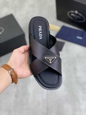工厂价 实价 Prada 普拉达新款休闲拖鞋，原版官网1:1、完美做工 透射出一种尊贵奢华，于普拉达高端超凡工艺中升华其奢侈定义。原版组合大底，码数：38-44 - 点击图像关闭