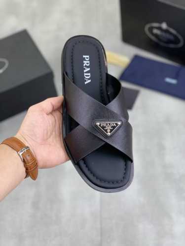工厂价 实价 Prada 普拉达新款休闲拖鞋，原版官网1:1、完美做工 透射出一种尊贵奢华，于普拉达高端超凡工艺中升华其奢侈定义。原版组合大底，码数：38-44