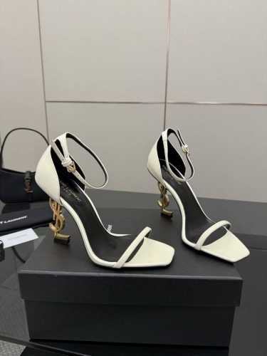 顶级版本 saint Laurent Ysl圣罗兰金属字母Logo高跟凉鞋 ysl姐姐的美丽尤物高跟鞋 又是人间圣罗兰 Rose同款的小方头 高跟鞋化很好修饰脚