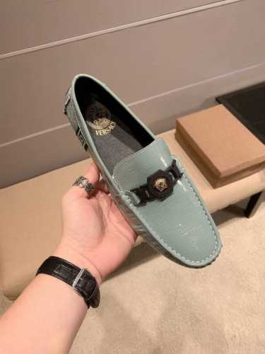 实 ，品牌VERSACE，范思哲官方旗舰店意大利区域，全球第一批首发官方新款独一无二，鞋面采用优质意大利进口原版头层牛皮，头层羊皮内里，舒适。鞋底越南耐磨橡胶大