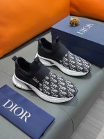 商品名称：Dior 迪奥 正规码数: 38-44 套脚鞋 商品材料：精选 牛皮鞋面，柔软羊皮内里；原厂大底。