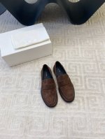 出厂价 牛皮+10 THEROW 新款乐福鞋 。延续品牌简洁大方的理念。款式大气线条流畅，穿着大气搭配百搭。进口牛皮牛京 舒服 细腻柔软质感看细节都能感受到 牛
