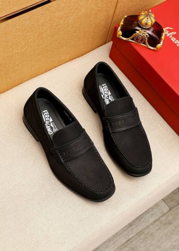 商品商标 Ferragamo 菲拉格慕 休闲皮鞋 正码码数: 38-44 45订的制 商品材料 精选 进口头层小牛皮鞋面+原版五金扣 进口水染牛皮内里 强烈立体