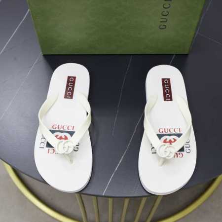 出厂价: 品牌：古奇gucci 码数：38–44 45定制 等级：专柜 原单 材料：原版鞋面 耐磨轻便柔软舒适大底 款式类别：夏季夹脚款拖鞋 年轻时尚 脚感舒适 - 点击图像关闭