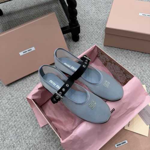 走秀款 miumiu 25Ss 早春新品玛丽珍芭蕾舞网纱跳舞鞋. 秀场工艺来自Miu Miu系列的细节特写 新季的潮流要素 与此刻挚爱的概念 玛丽珍芭蕾舞传达现