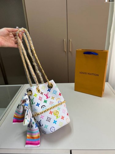 Lv路易威登中古水桶包 又甜又酷 一整个爱住百搭时尚 是每个潮酷女孩必入单品 A-01尺寸13×20配盒