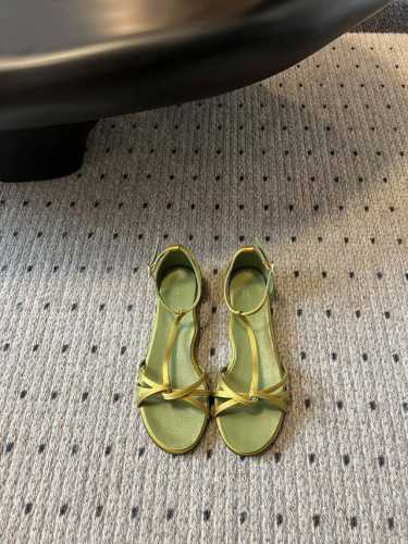 Cotemp 24 春夏绝美凉鞋 Regalo细带凉鞋 这个品牌的鞋真的很难不爱 超精致百搭 夏季一定不能错过的凉鞋 原版1:1订制真丝布 牛皮面料 羊皮内里