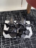 代购级 the Row 真丝绸缎蝴蝶结拖鞋高品质极简小众还得看Tr 春夏新款性感猫跟极简拖鞋 一如既往的简单 超强设计感 线条简洁流畅 虽然没有过多的元素点缀