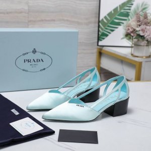 PRADA 普拉达 25 秋冬秀款女鞋 尖头粗跟蝴蝶结秀拼色专柜走秀款！ 鞋面：高定真丝面料 内里：高定进口羊皮大底：原版意大利真皮大底 跟高：5cm鞋码: 3