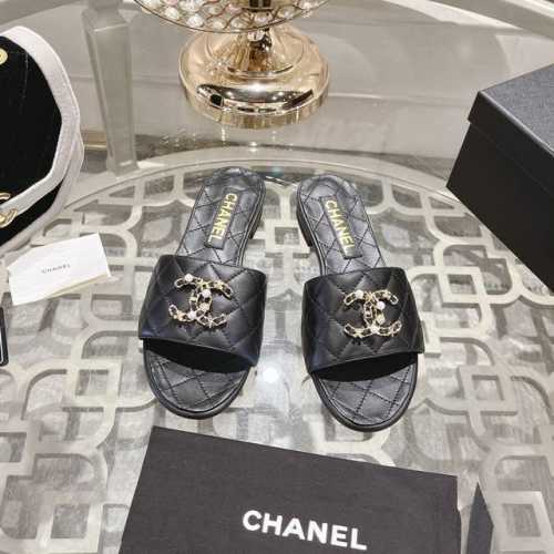 Chane*｜小香24C新品 菱格双c链条扣拖鞋 拖鞋的狂热爱好者又来了 承包你一整个夏天的时髦 经典菱格链条元素设计 浓浓的中古典雅气息 搭配任何风格都很赞