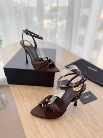 出厂 顶级版本 Saint Lauren* 圣罗兰Ysl 25Ss 春夏全新走秀款大水钻高跟鞋凉鞋 唯有Ysl最懂女人心，不接受反驳，超级无敌女人味神器，女人必 - 点击图像关闭