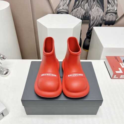 独家顶级版本 BALENCIAG*巴黎世*家vs秋冬新款雨靴系列 娃娃头字母雨靴 新款上架这款平底在欧美街拍中出境率超高，ins也是火了一把，调鞋楦都调