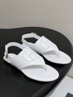 顶级品质 Hermes 爱马仕 H字母激光夹脚人字拖鞋平底凉拖鞋 简约的设计 极具辨识度的H压花 还是第一款，上脚包裹感更强，走路更跟脚 上脚超级百搭好看时髦