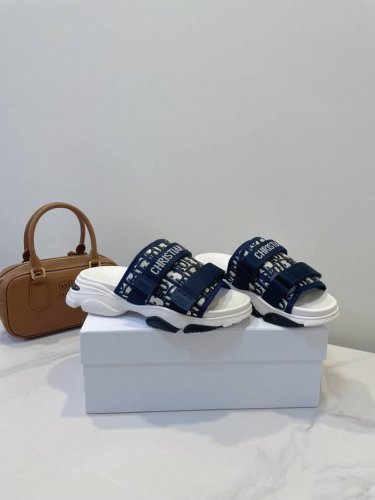 dior 迪奥 经典拖鞋 意大利经典工艺全面上线网红媲美拖鞋，车线均匀，细致！ 原版布艺材质，原版原模Tpu鞋底 码数：35-40