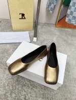 高品质出厂 The Row 25春夏新款方头单鞋！ 设计延续着The Row的极简美学，几乎看不出品牌。简约到极致 但不乏设计感, 日常只需简单搭配白搭好看 面