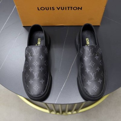 出厂价pp 品牌 Lv路易威登 标准码 38 44 45定制 等级 官网同款 材料 原版品牌防水面料 加厚羊皮内里 轻便柔软耐磨大底 款式类别 男士时尚休闲鞋