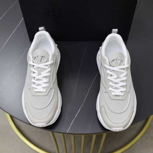 VALENTINO 华伦天奴 2024s男士最新低帮厚底运动鞋出货 重工打造，男士精品休闲运动鞋，气质百搭款 采用小牛皮拼接织物网眼鞋面，橡胶线条点缀几何分割鞋