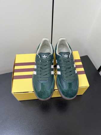 Adidas｜Gucci三叶草Logo与标志性三条杆为设计元素将其与独属于的Gucci 双方选择Adidas Originals经典鞋型 Gazalle为蓝本， - 点击图像关闭