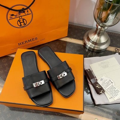 代购级 * 新款扣H拖鞋 大厂顶级代购品质 代购品质～出入无压力～一片式设计鞋面经典Kelly扣～比之前的H拖更加精致～干净简约大气～超级洋气～好看极了～全皮的