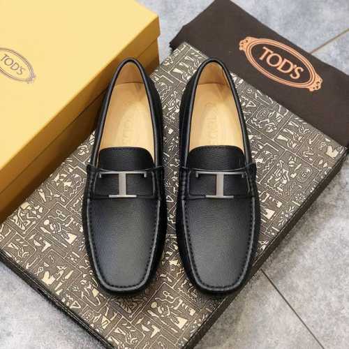 Tods 男士豆豆鞋 专柜同步新款 高端品质 蜥蜴纹杏色牛里.原版包装。黑色，尺码38-45。 正常皮鞋码，按平时皮鞋码拍，运动鞋穿40就拍39 。。。