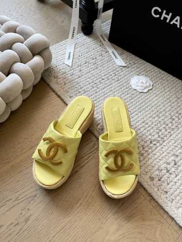 Chanel 25C早春新款厚底拖鞋系列！顶级版本！6cm厚底设计增高显瘦春夏度假必备款经典的大标设计 鞋面牛皮 内里羊皮 原版大底码数：34-41 定制不退不