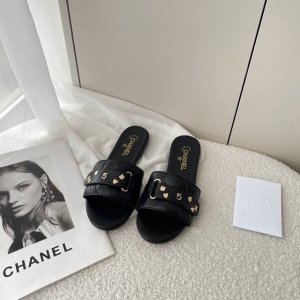 橙子出厂价p Chanel 香奈儿 春夏新款 菱格皮带扣金属钉平底拖鞋 一字拖 休闲凉拖 码数：35-41