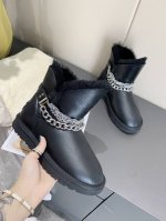 Ugg雪地靴，皮面皮毛一体，金属链条装饰，时尚大方，做工精致，35-40码