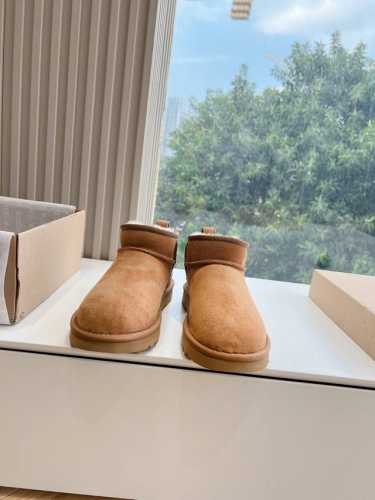 出厂 顶级版本 ugg冬季新款女同款休闲舒适厚底圆头棉靴雪地靴 它的优点就是特别轻又好走路 跑步都没问题搭任何的裤子都可以 露不露可爱的毛边都好看搭配修身裤十袜