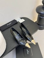 圣罗兰Saint Lauren* 25ss新品高跟鞋绝美圣罗兰也不过于此！Ysl走秀款高跟鞋 各种小裙子搭配起来 完全不挑脚型哦 钻石设计珠光宝气的！在光线的照