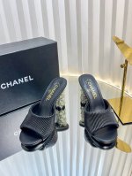 Chane*｜小香25p春夏新品 系列双C满钻高跟拖鞋 这一季的款美得让人窒息！ 朦胧看不清，不管是衣服还是裙子 穿在女人身上，若隐若现的小性感 很梦幻很浪漫，