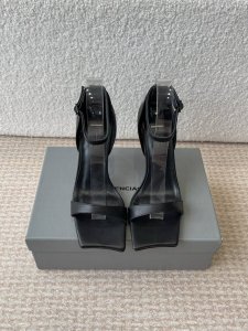 balenciaga 25Ss 方头高跟凉鞋 市场最高版本 绝对原版开发 英原版购入对照开发 特殊定制小牛皮 进口羊皮做内里确保脚感舒适度 模具酒杯跟 意大利进