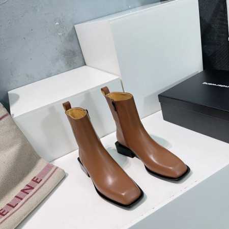 高品质出厂 ！顶级品质Alexander Wang亚历山大王 24ss 秋冬新款方跟粗跟简易短靴！恰到好处的高跟，搭配最潮头型女王的绝佳搭配！ 金属粗跟稳稳的安 - 点击图像关闭