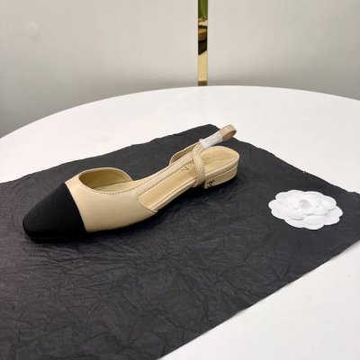 chanel 香奈儿小香风经典拼色凉鞋，夏季专柜新色，这款单品延续经典小香特色...百搭时尚单鞋走秀款，全新升级楦头 ，独家订制五金扣 、原版开模 小香全系列