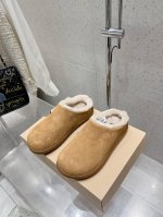 UGG 新款明星同款拼色厚底毛毛拖鞋 半拖 短靴 雪地靴 内里羊毛一体 保暖性能卓越 耐磨橡胶底 鞋子抓地力更好 拥有这一双UGG 让小脚丫在寒冷冬日始终温暖舒