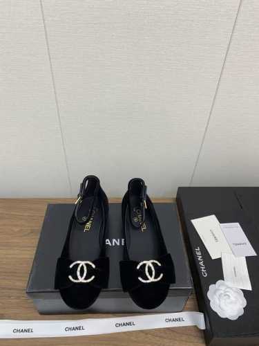 Chanel 24k 新款 玛丽珍 单鞋系列 平底芭蕾便鞋 专柜简直疯抢了，各大社交平台热门晒图，这期的走秀款绝对太帅了，绝对是这一季最热门的款式，专柜仙女们真