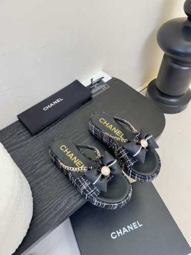 340 Chanel 25C New Arrival～ 小香25早春厚底人字拖 太美了吧，，无法抗拒呀 丝绒的质地也很赞，鞋底牛皮的 内里羊皮 面专用绸缎布料