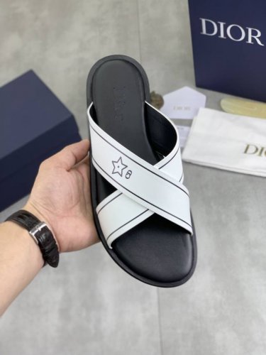 工厂p价p 实价 Dior 迪奥新款休闲拖鞋，原版官网1:1、高品质 完美做工 透射出一种尊贵奢华，高端超凡工艺中升华其奢侈定义。原版大底，码数；39-44 3
